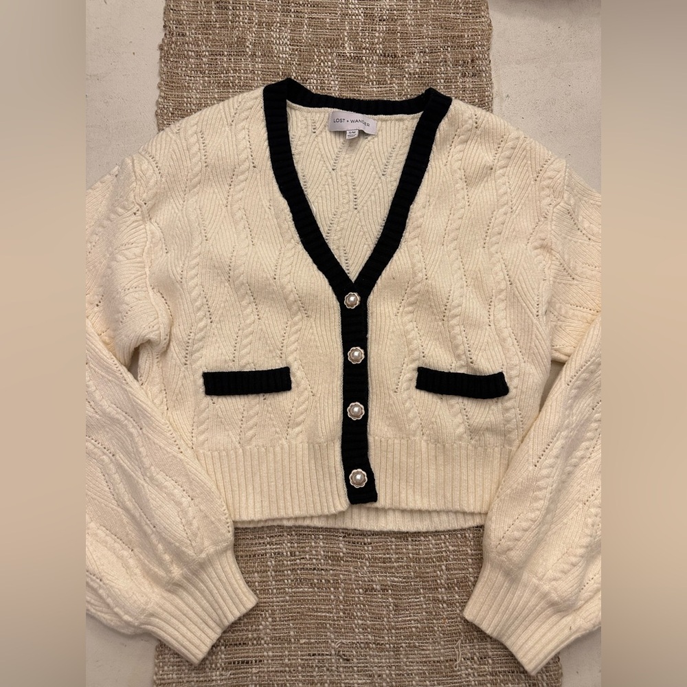 Lost & Wander Cardi
Size S/M